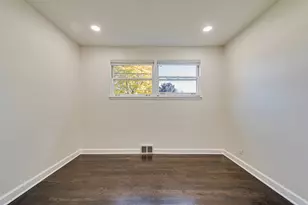 7330 N Kilbourn Ave, Lincolnwood, IL 60712 - Photo 13