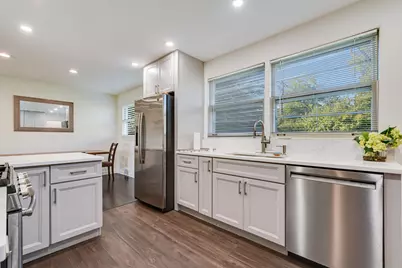 7330 N Kilbourn Avenue, Lincolnwood, IL 60712 - Photo 9