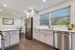 7330 N Kilbourn Ave, Lincolnwood, IL 60712 - Photo 9