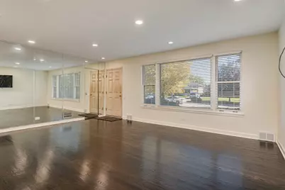 7330 N Kilbourn Avenue, Lincolnwood, IL 60712 - Photo 5