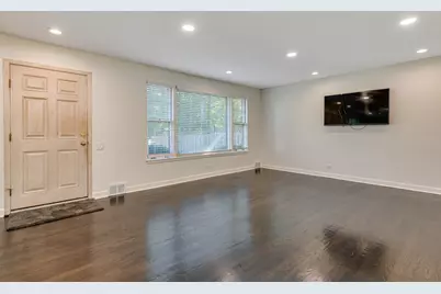 7330 N Kilbourn Avenue, Lincolnwood, IL 60712 - Photo 3