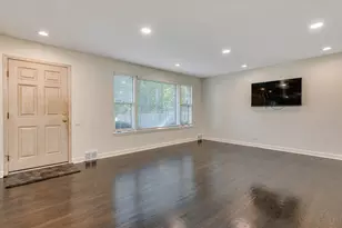 7330 N Kilbourn Ave, Lincolnwood, IL 60712 - Photo 3