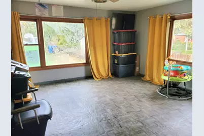 3212 Searles Avenue, Rockford, IL 61101 - Photo 7