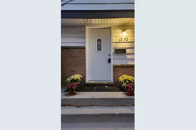 1210 Mohawk Drive, Elgin, IL 60120 - Photo 3