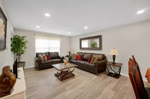 4 Wolfe Ct, Woodridge, IL 60517 - Photo 5