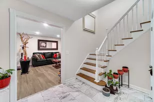 4 Wolfe Ct, Woodridge, IL 60517 - Photo 3