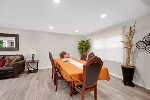 4 Wolfe Ct, Woodridge, IL 60517 - Photo 7