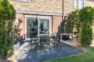 26 Cour Versaille Ct, Palos Hills, IL 60465 - Photo 3