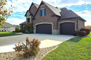 9667 Crossbow Dr N, Bloomington, IL 61705 - Photo 3