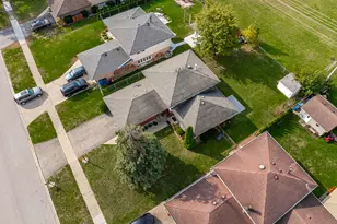 10624 S Michael Dr, Palos Hills, IL 60465 - Photo 9