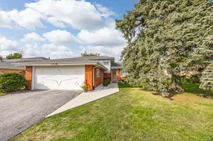 10624 S Michael Dr, Palos Hills, IL 60465 - Photo 1