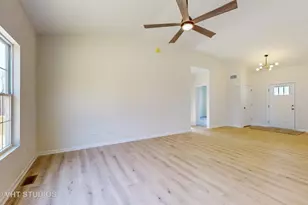 593 Farm St, Crete, IL 60417 - Photo 5