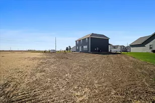 24 Stonehouse Ct, Bloomington, IL 61705 - Photo 45