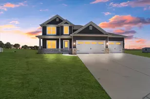 24 Stonehouse Ct, Bloomington, IL 61705 - Photo 3