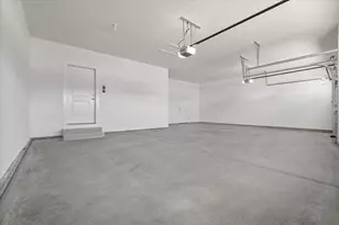 24 Stonehouse Ct, Bloomington, IL 61705 - Photo 5