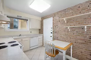 4710 Russett Ln, Skokie, IL 60076 - Photo 7