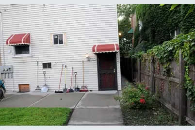 7627 S Cornell Avenue, Chicago, IL 60649 - Photo 19