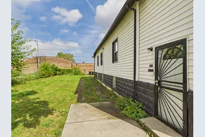 8535 S Givins Court, Chicago, IL 60620 - Photo 11