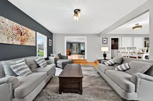 1404 Amy Ln, Libertyville, IL 60048 - Photo 9