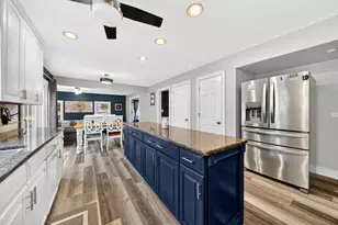 1404 Amy Ln, Libertyville, IL 60048 - Photo 7