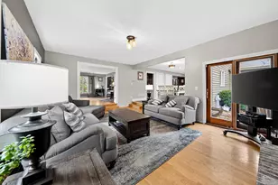 1404 Amy Ln, Libertyville, IL 60048 - Photo 11