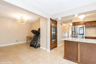 6846 N Dowagiac Avenue, Chicago, IL 60646 - Photo 15