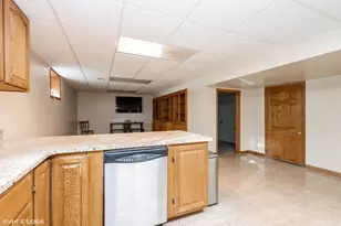 6846 N Dowagiac Ave, Chicago, IL 60646 - Photo 29