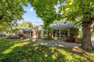 236 Bristol St, Northfield, IL 60093 - Photo 3