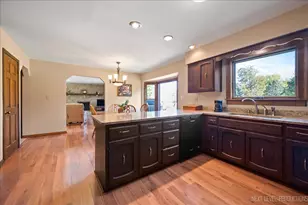 39W955 Deer Run Dr, Saint Charles, IL 60175 - Photo 7