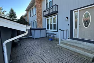 224 Oakwood Ln, Bloomingdale, IL 60108 - Photo 5