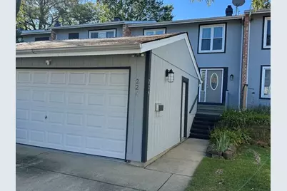 224 Oakwood Lane, Bloomingdale, IL 60108 - Photo 1
