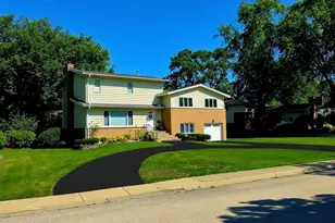 517 Appletree Ln, Deerfield, IL 60015 - Photo 3