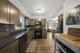 2482 Hedge Row Dr, Aurora, IL 60502 - Photo 9