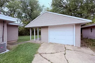 338 Waldmann Dr, Park Forest, IL 60466 - Photo 19