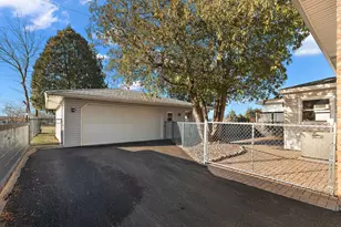 10506 S Michael Dr, Palos Hills, IL 60465 - Photo 17