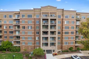 125 Lakeview Dr, Bloomingdale, IL 60108 - Photo 1