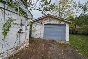 1647 Shirley Dr, Calumet City, IL 60409 - Photo 3