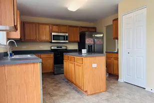 408 Clifton Ln, Bolingbrook, IL 60440 - Photo 3