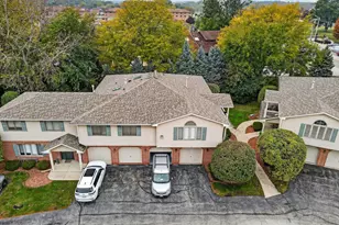 11104 W Cove Cir, Palos Hills, IL 60465 - Photo 1