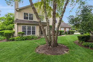 879 Dandridge Ct, Elgin, IL 60120 - Photo 3