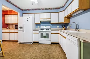 879 Dandridge Ct, Elgin, IL 60120 - Photo 15