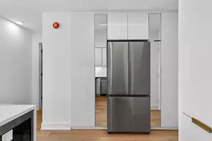 1455 N Sandburg Terrace, Chicago, IL 60610 - Photo 17