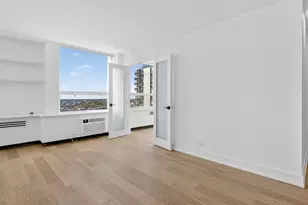 1455 N Sandburg Terrace, Chicago, IL 60610 - Photo 3