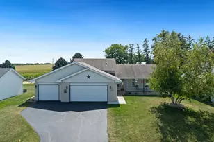 13116 Springhill Dr, Winnebago, IL 61088 - Photo 3