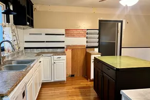 375 W Franklin St, Paxton, IL 60957 - Photo 9