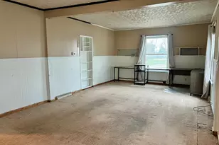 375 W Franklin St, Paxton, IL 60957 - Photo 13