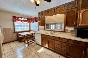 977 N Oakland Ave, Decatur, IL 62522 - Photo 11