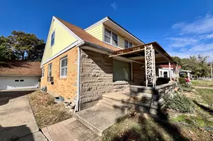 977 N Oakland Ave, Decatur, IL 62522 - Photo 3