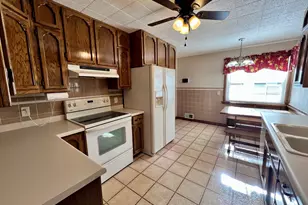 977 N Oakland Ave, Decatur, IL 62522 - Photo 9