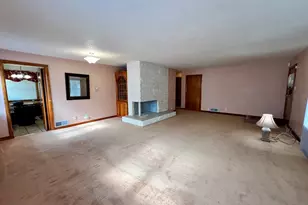 977 N Oakland Ave, Decatur, IL 62522 - Photo 7